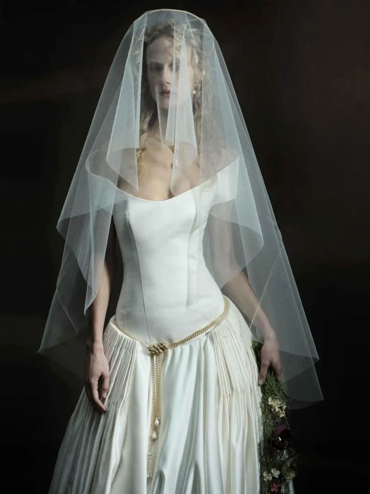 Cyra - Look II - the Golden Bough